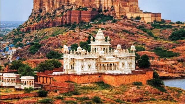 https://ciaoindiatours.fr/wp-content/uploads/2020/06/Jodhpur-fort-768x435-1-300x170.jpg